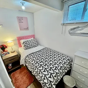 Tiny Private On The 1st Floor With Shared Bathroom Near Seatac Airport And Downtown Seattle